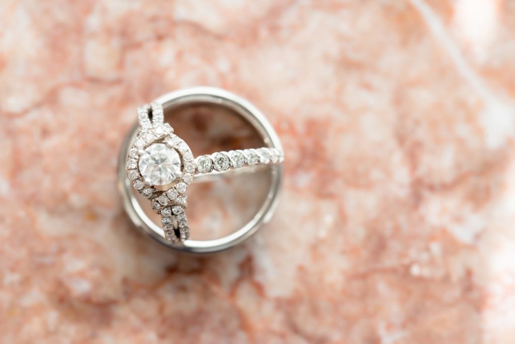 Round Cut Engagement Rings: A Classic Beauty